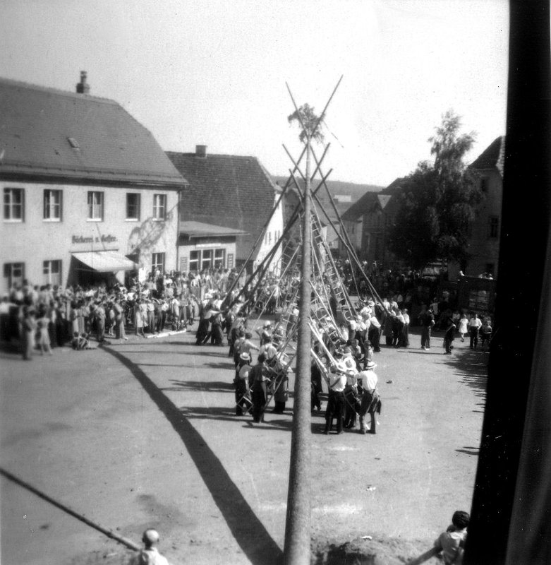 1953 Maibaumsetzen 02